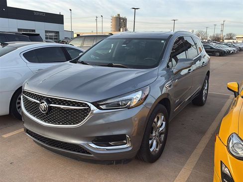 Used 2020 Buick Enclave Avenir image 2