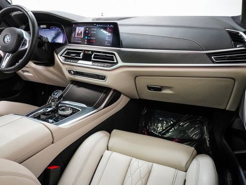 Used 2022 BMW X7 M50i w/ Dynamic Handling Package image 29