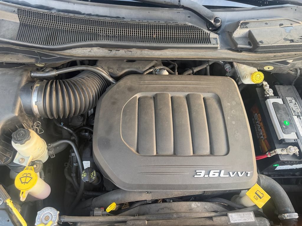 Used 2011 Dodge Grand Caravan Crew w/ Entertainment Group 1 FWD image 24
