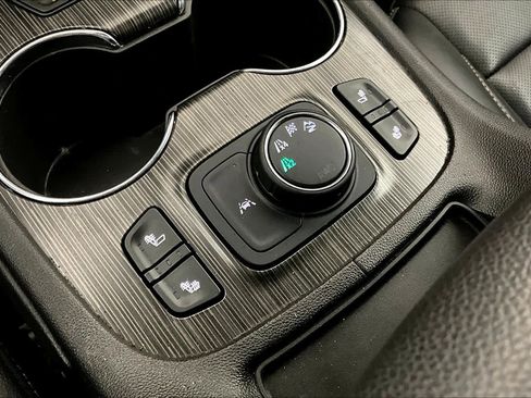 Used 2023 GMC Acadia SLT image 35