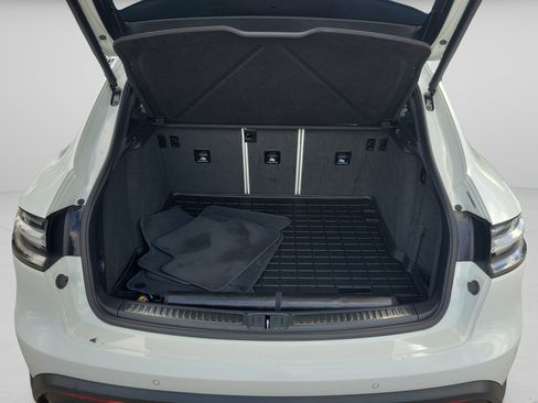 Used 2024 Porsche Macan AWD/4WD image 5