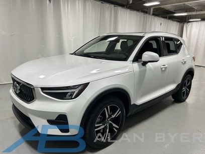 Used 2025 Volvo XC40 B5 Core