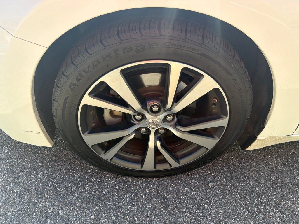 Used 2017 Nissan Maxima Platinum FWD image 12