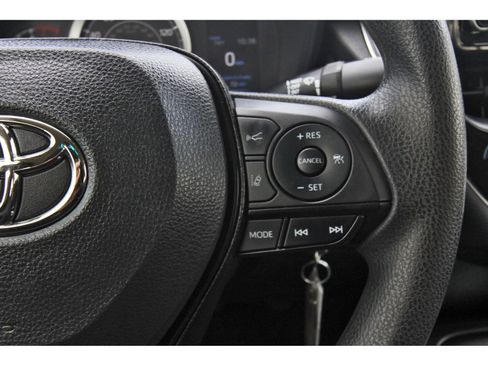 Used 2022 Toyota Corolla LE image 19