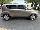 Used 2017 Kia Soul + image 6