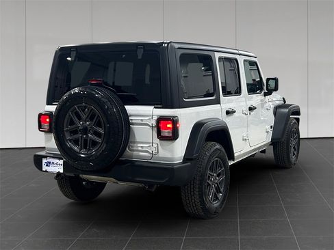 Used 2024 Jeep Wrangler Sport S image 5