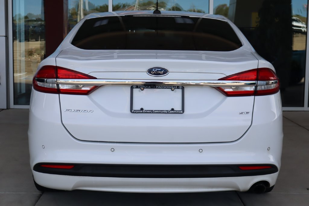 Used 2017 Ford Fusion SE w/ Fusion SE Technology Package FWD image 7