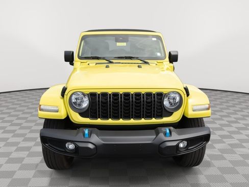 Used 2024 Jeep Wrangler Unlimited w/ Convenience Group AWD/4WD image 2