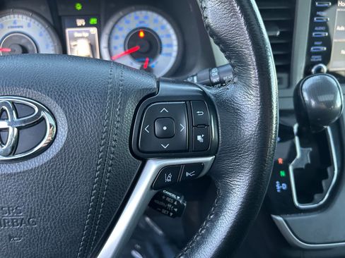 Certified 2020 Toyota Sienna SE image 13