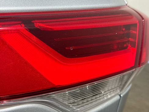 Used 2018 Toyota Highlander LE image 30