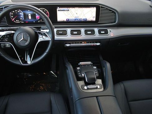 Used 2025 Mercedes-Benz GLS 450 4MATIC image 32