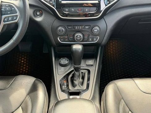 Used 2022 Jeep Cherokee Limited w/ Elite Package AWD/4WD image 10