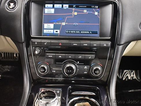 Used 2015 Jaguar XJ image 27