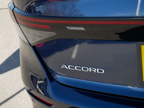 Used 2025 Honda Accord EX-L image 17