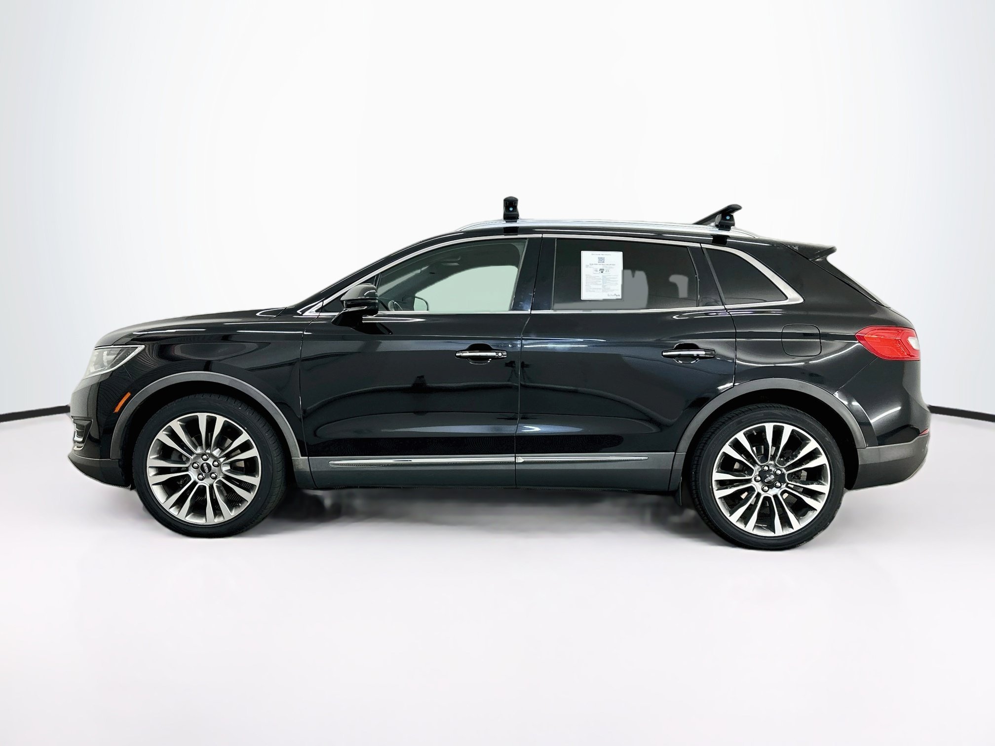Used 2016 Lincoln MKX Reserve w/ Driver Assistance Package AWD/4WD image 4