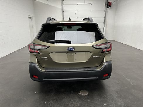 Used 2024 Subaru Outback Premium AWD/4WD image 7