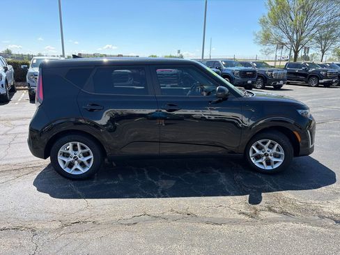 Used 2023 Kia Soul LX w/ LX Technology Package FWD image 5