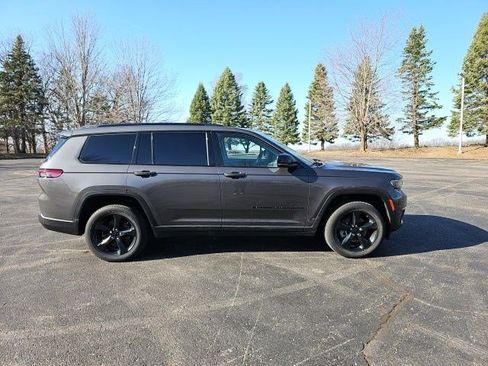 Used 2023 Jeep Grand Cherokee L Limited w/ Black Appearance Package image 7