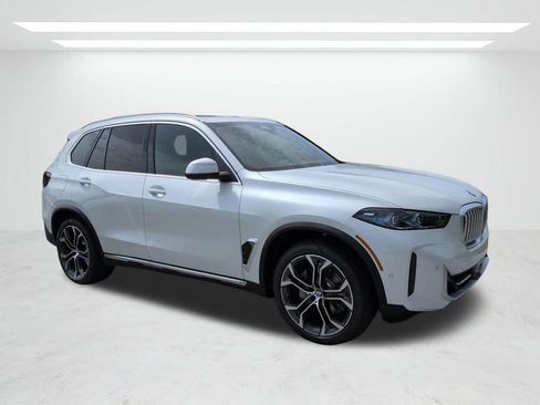 New 2026 BMW X5 xDrive40i w/ Premium Package AWD/4WD image 2