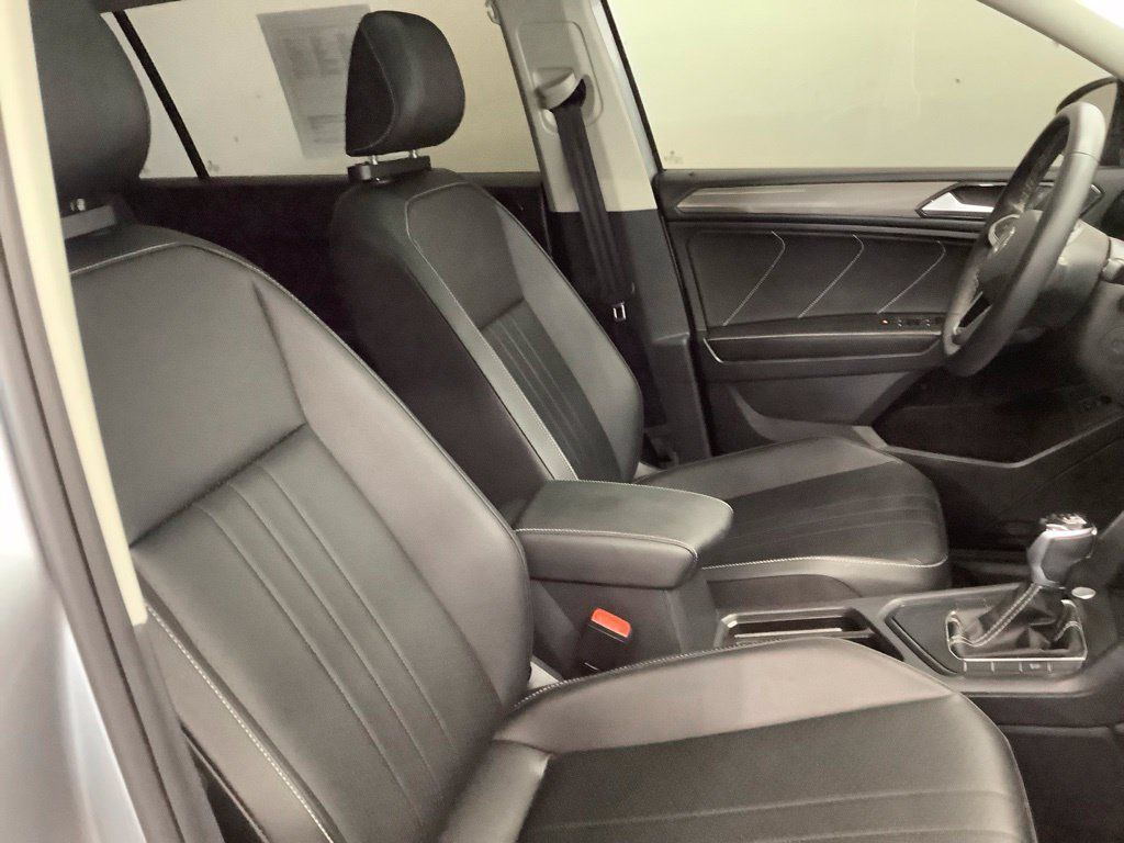 Used 2023 Volkswagen Tiguan SE w/ Panoramic Sunroof Package FWD image 30