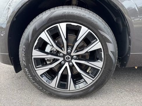 Used 2025 Volvo XC60 B5 Plus AWD/4WD image 9