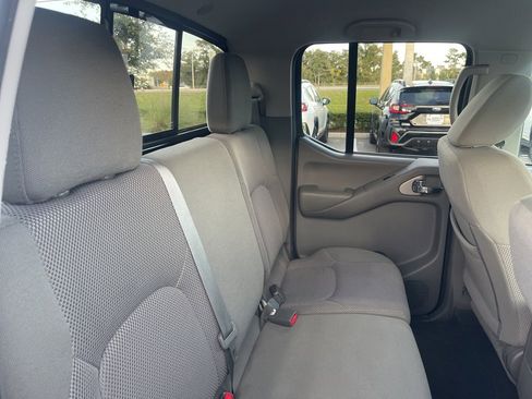 Used 2019 Nissan Frontier SV image 34