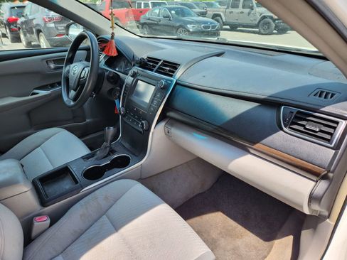 Used 2015 Toyota Camry LE FWD image 17