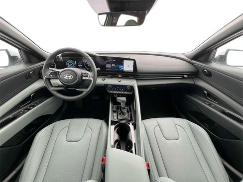 New 2025 Hyundai Elantra Limited image 13