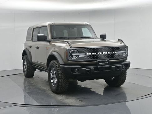 Used 2025 Ford Bronco Badlands image 58