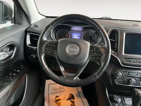 Used 2019 Jeep Cherokee Trailhawk w/ Cold Weather Group image 10