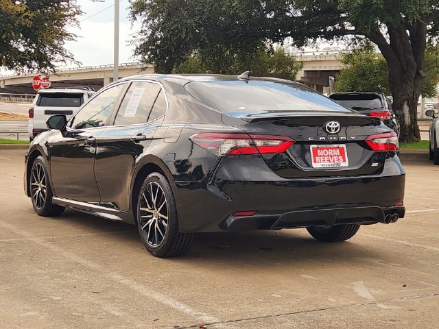 Used 2022 Toyota Camry SE w/ Convenience Package FWD image 4