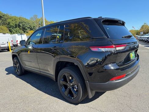 New 2025 Jeep Grand Cherokee Altitude image 11