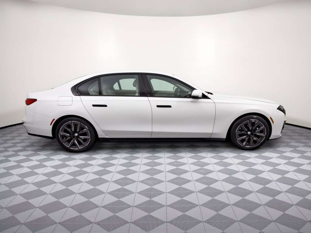 Used 2024 BMW i7 xDrive60 w/ Premium Package AWD/4WD image 8