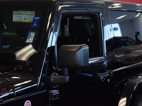 Used 2017 Jeep Wrangler Rubicon AWD/4WD image 40
