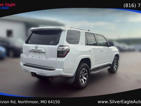 Used 2016 Toyota 4Runner SR5 Premium AWD/4WD image 5