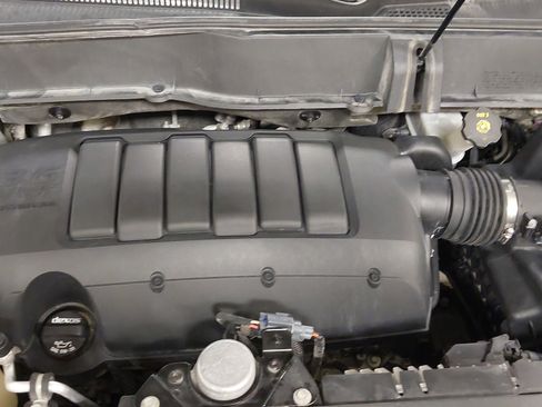 Used 2014 Chevrolet Traverse LS image 29