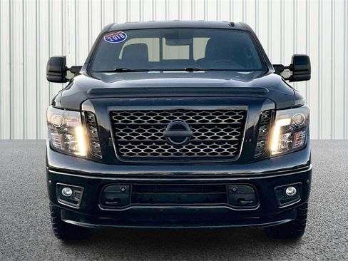 Used 2018 Nissan Titan SV image 2
