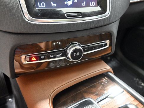 Used 2019 Volvo XC90 T6 Momentum w/ Protection Package Premier AWD/4WD image 19