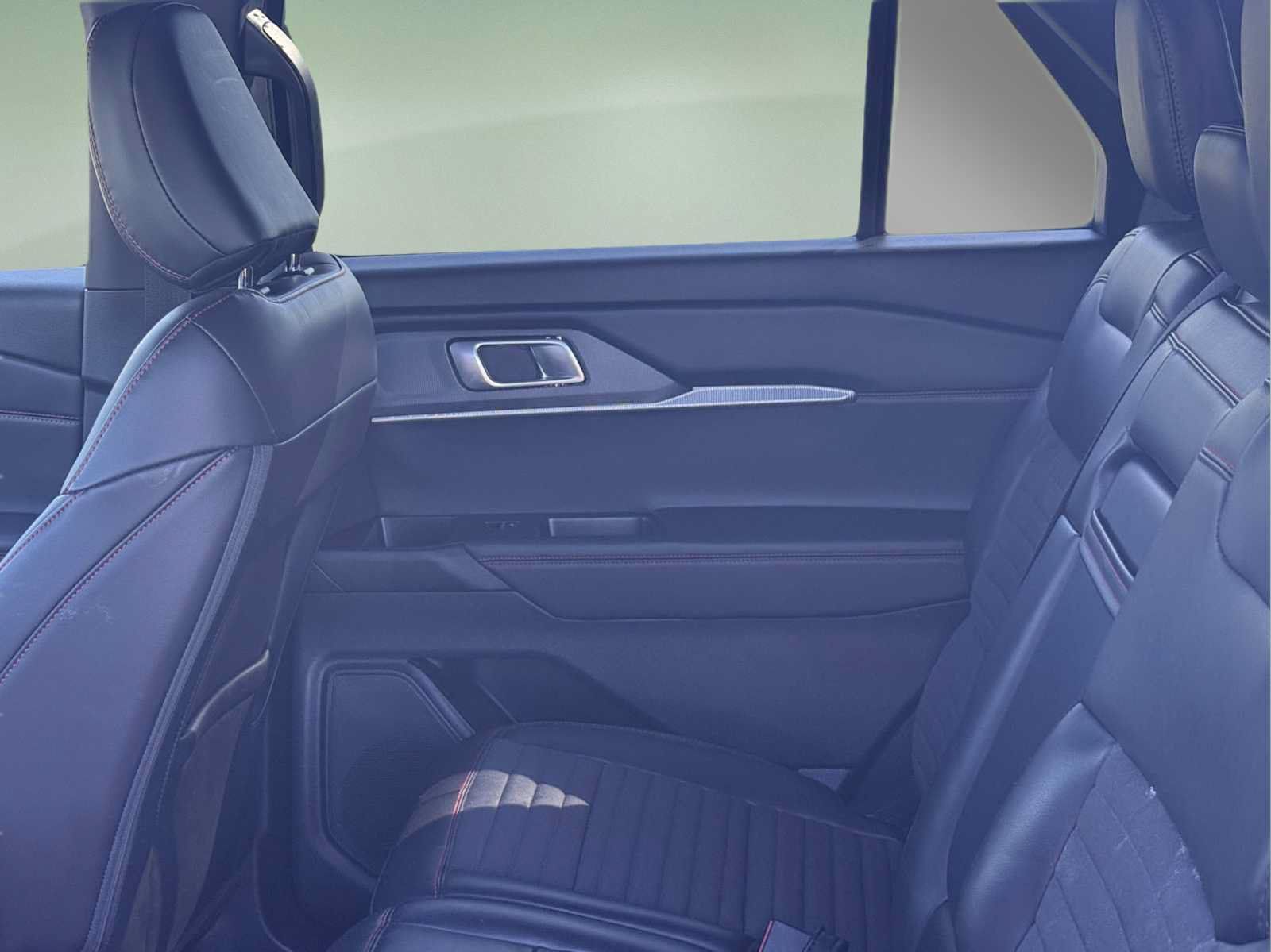 Used 2025 Ford Explorer ST-Line w/ ST-Line Street Pack AWD/4WD image 14