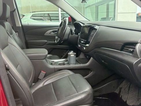 Used 2019 Chevrolet Traverse LT w/ LT Premium Package image 3
