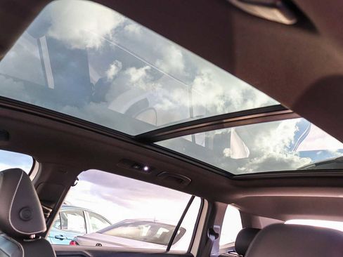 Used 2024 Volkswagen Tiguan SEL R-Line image 26