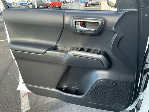 Used 2023 Toyota Tacoma TRD Off-Road image 13