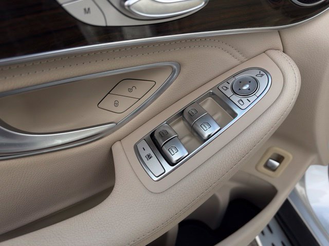 Used 2018 Mercedes-Benz GLC 300 4MATIC image 16