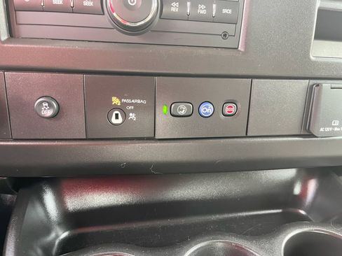 Used 2023 Chevrolet Express 2500 Extended image 21