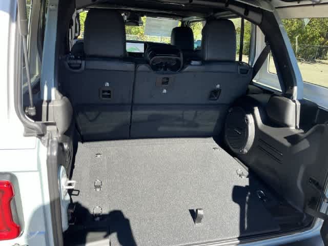 New 2027 Jeep Wrangler Unlimited Sahara w/ Whitecap Package AWD/4WD image 32