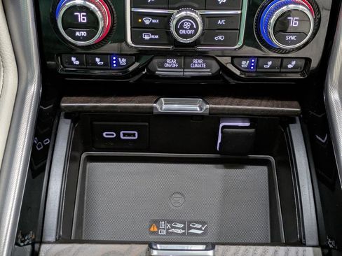 Used 2022 GMC Yukon XL Denali AWD/4WD image 8