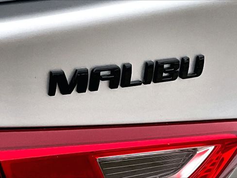 Used 2022 Chevrolet Malibu RS image 9