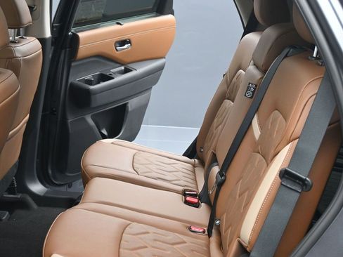 New 2026 Nissan Pathfinder Platinum image 21