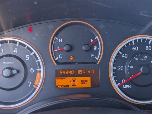 Used 2015 Nissan Titan S image 26