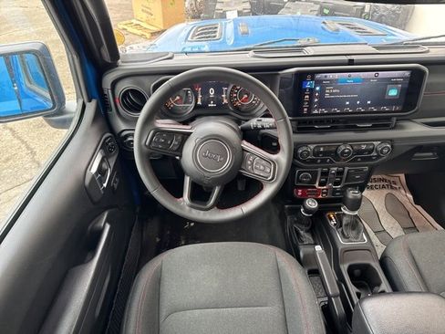 Used 2024 Jeep Wrangler Unlimited Rubicon image 24